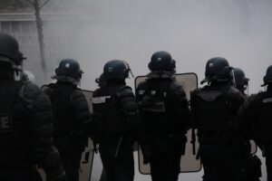 Unruhen in Frankreich, Pressenza, 20.10.26